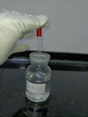 わずかにOdorous DMSOのジメチル スルホキシドの透明な液体ISOは証明した